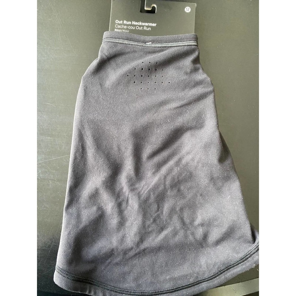 Lululemon Out Run Neckwarmer. NWT. Black. One size. Unisex. - Picture 3 of 4